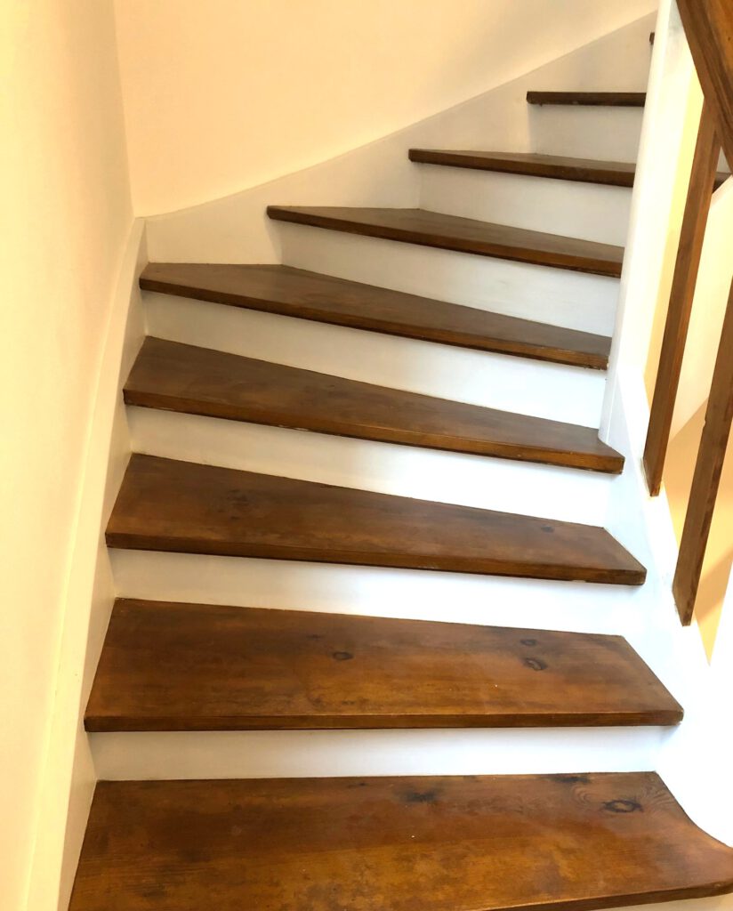Lackierarbeit Holztreppe